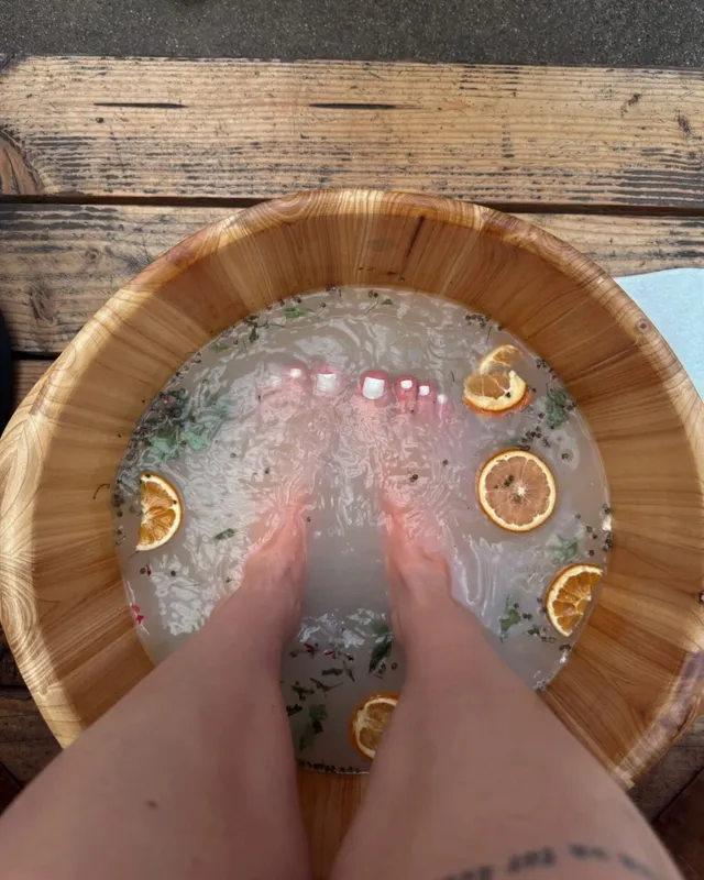 Bella Thorne soaking bare feet in a bowl of water.