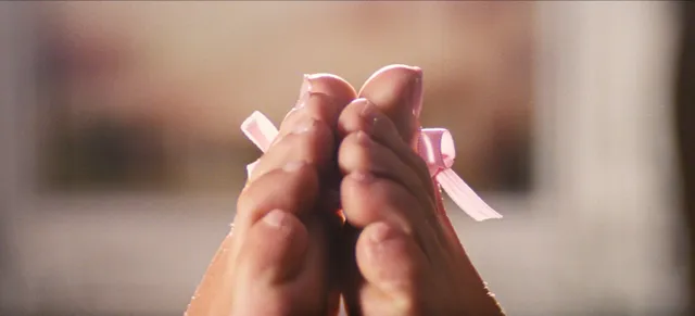 Sydney Sweeney: close view of toes and pink bow toe rings.