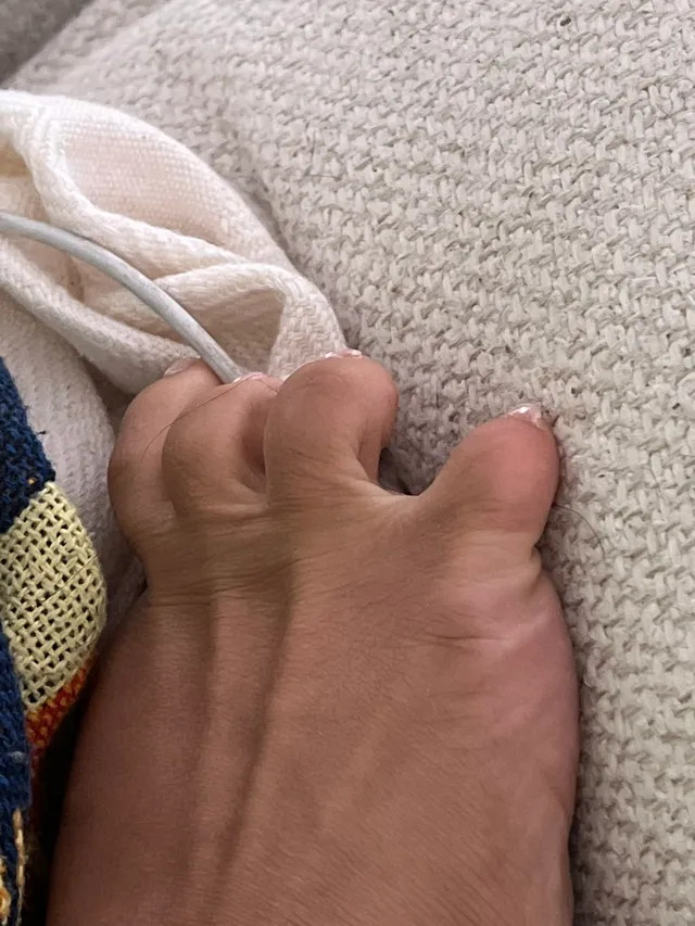 Doja Cat showing bare feet against a pale rug.
