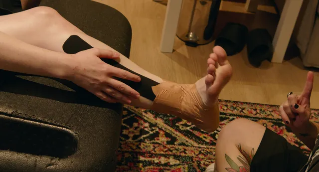 Billie Eilish a bare foot during an ankle treatment.