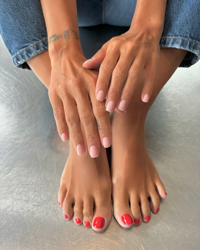 Lily Allen resting her hands beside her bare feet.