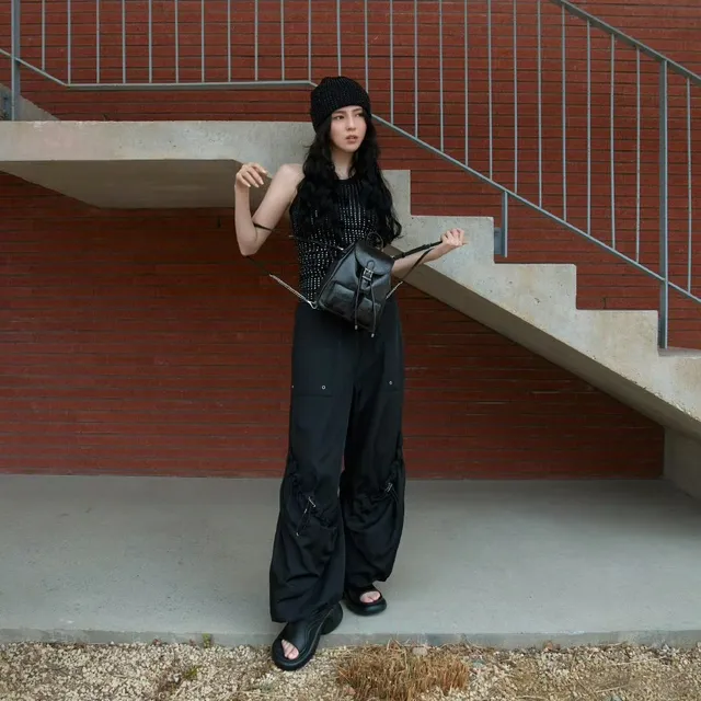 Han So-hee posing beside stairs in black sandals.