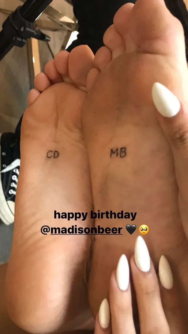 Madison Beer: close view of both bare soles with small tattoos.