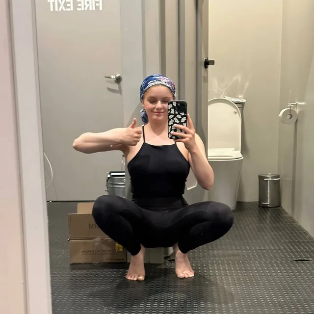 Ariel Winter taking a workout mirror portrait.