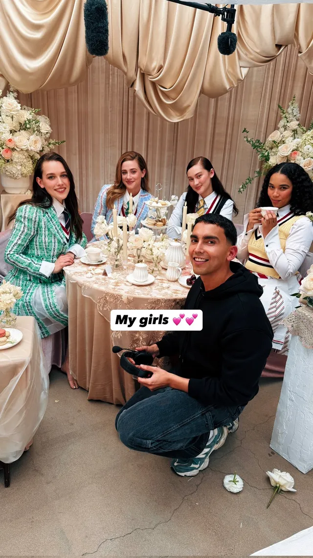 Victoria Pedretti sitting with companions at a dinner table.