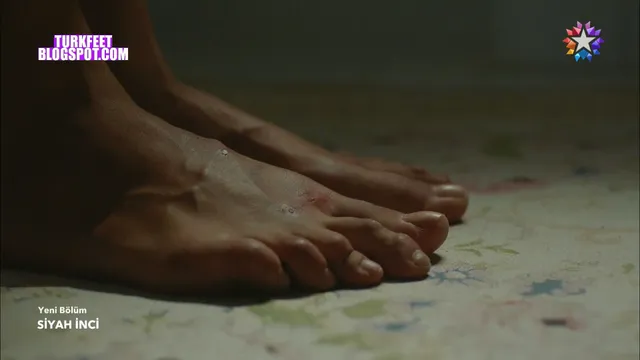 Hande Erçel showing her bare feet on the floor.