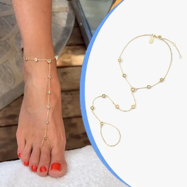 Sarah Michelle Gellar showing a bare foot with a delicate gold anklet.