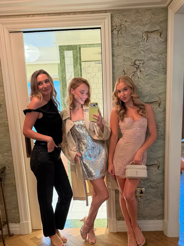 Phoebe Dynevor posing with companions for a mirror photograph.