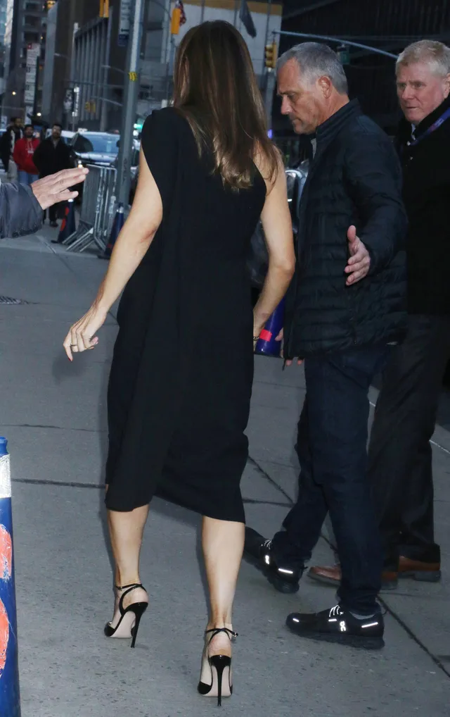 Jennifer Garner walking outside a venue in a dark dress.