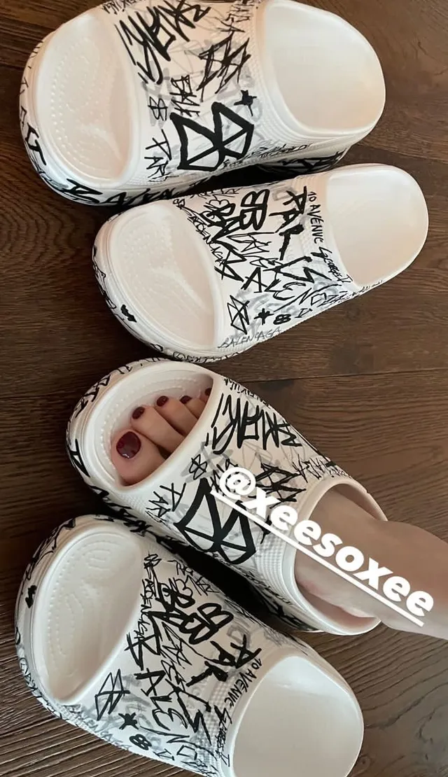 Han So-hee wearing white printed slides.