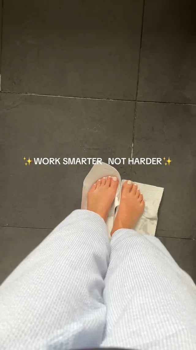 Sophie Nélisse showing her bare feet on paper towels indoors.