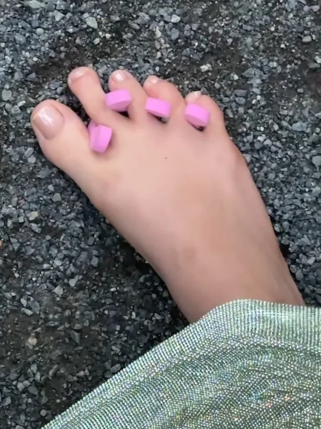 Cara Delevingne having a pedicure with toe separators.