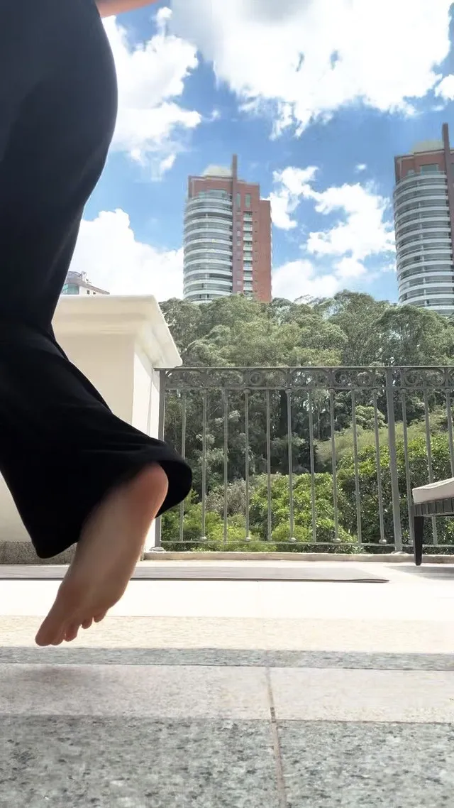 Olivia Rodrigo: close view of a bare foot above outdoor paving.
