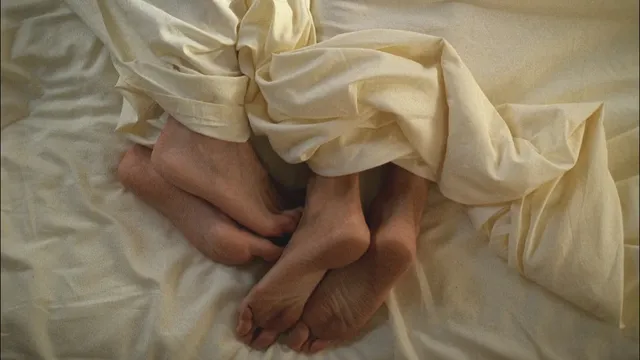 Jennifer Garner a close-up of bare feet beneath a pale skirt.