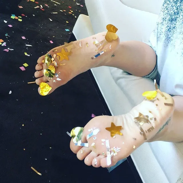 Hilary Duff with bare soles decorated with glittering confetti.