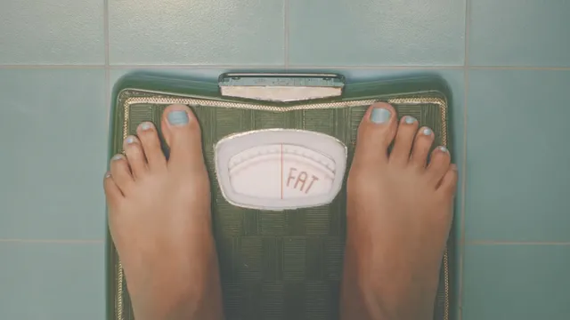 Taylor Swift: close view of bare feet on bathroom scales.